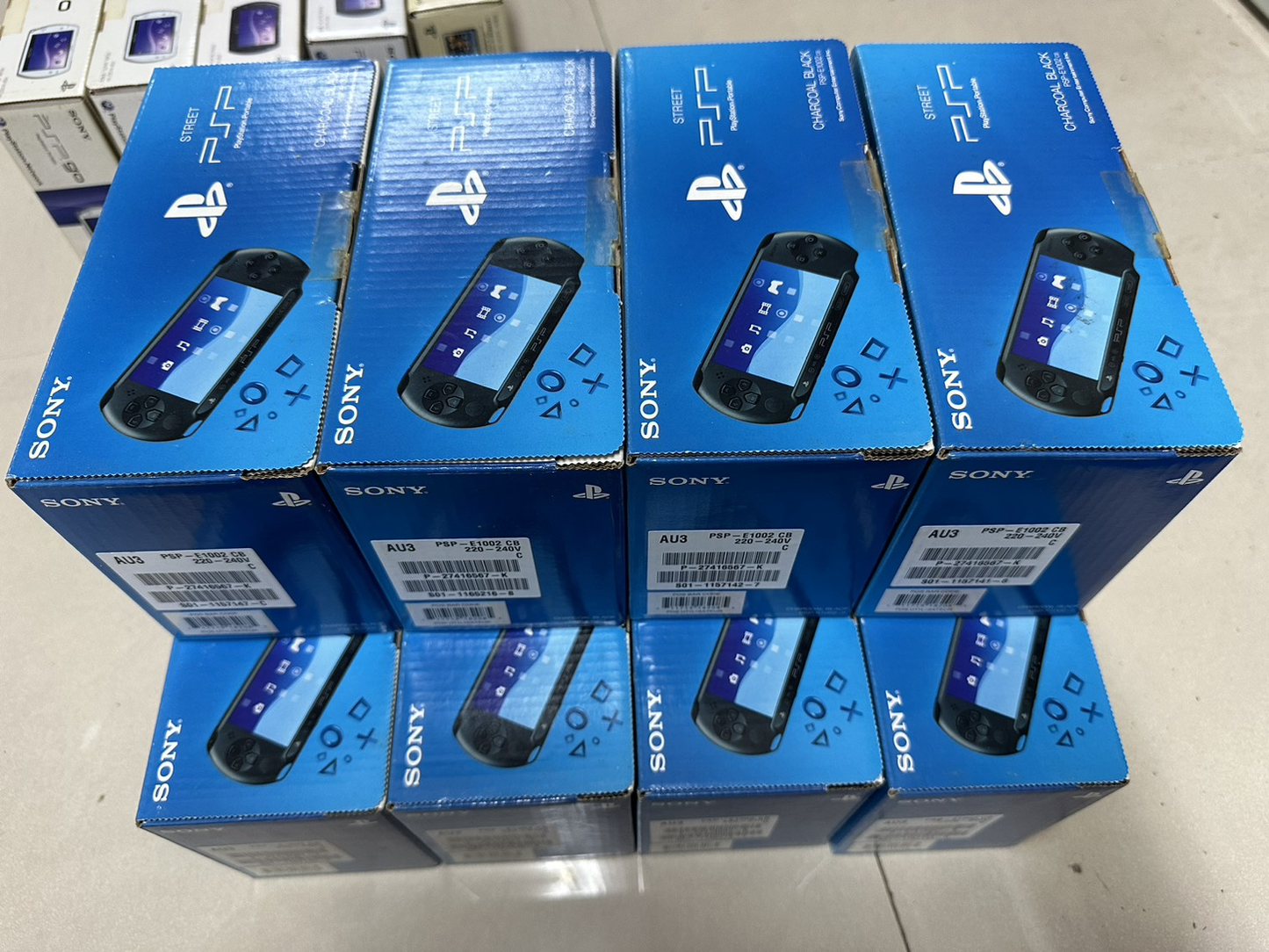 【Sony】PSP E1002 歐規全新機 (送Sony原廠耳掛式耳機、原廠記憶卡,極具收藏價值)